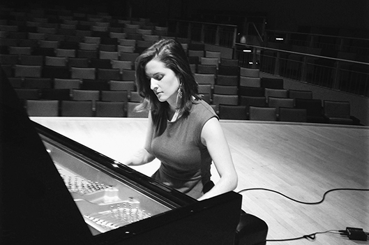 Nouvel opus pour la pianiste Emma Johns -   : Culture  