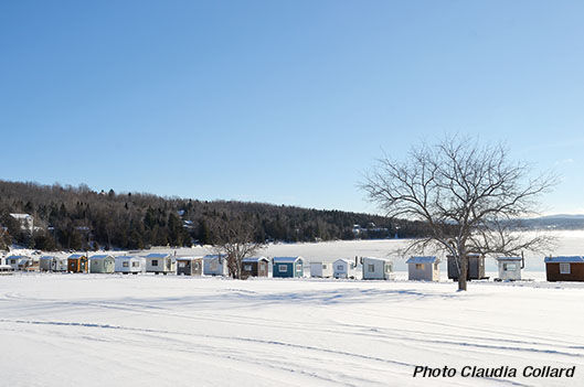 Un petit village hivernal  sur la plage de Baie-des-Sables - Claudia Collard : Actualités  