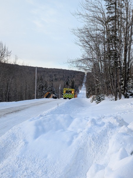 Autobus scolaire dans le décor, aucun blessé