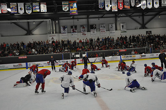 Les Canadiens donnent et reçoivent du support  - Rémi Tremblay : Sports Hockey 