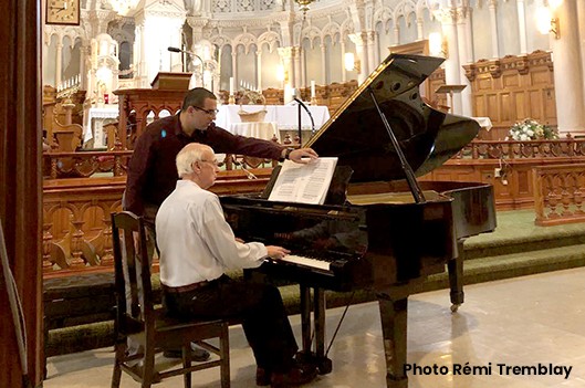 Songe d’été en musique continue d’émerveiller «discrètement» à sa 18e édition - Rémi Tremblay : Culture Musique  Dans l’église de Lambton, au piano Jeffrey Marcus, assisté de Michael McAndrew.