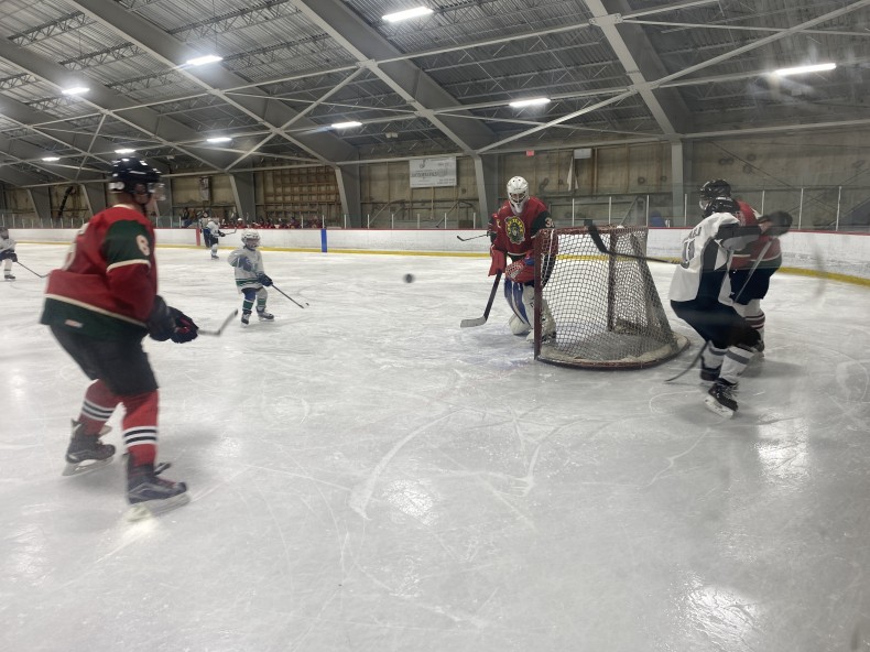 Vif succès pour le ­Défi 13 heures de hockey à ­Saint-Sébastien - Richard Vigneault : Sports Hockey 