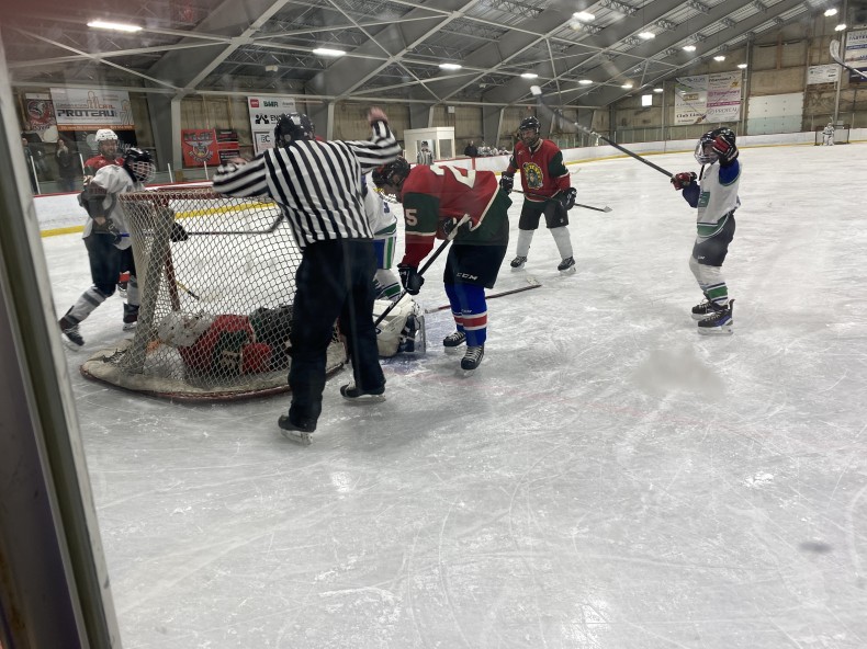 Vif succès pour le ­Défi 13 heures de hockey à ­Saint-Sébastien - Richard Vigneault : Sports Hockey 