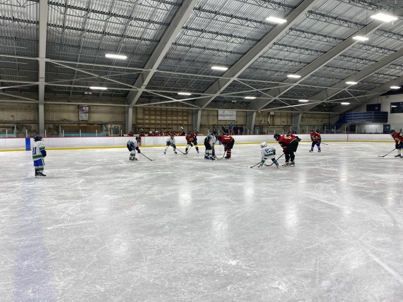 Vif succès pour le ­Défi 13 heures de hockey à ­Saint-Sébastien - Richard Vigneault : Sports Hockey 