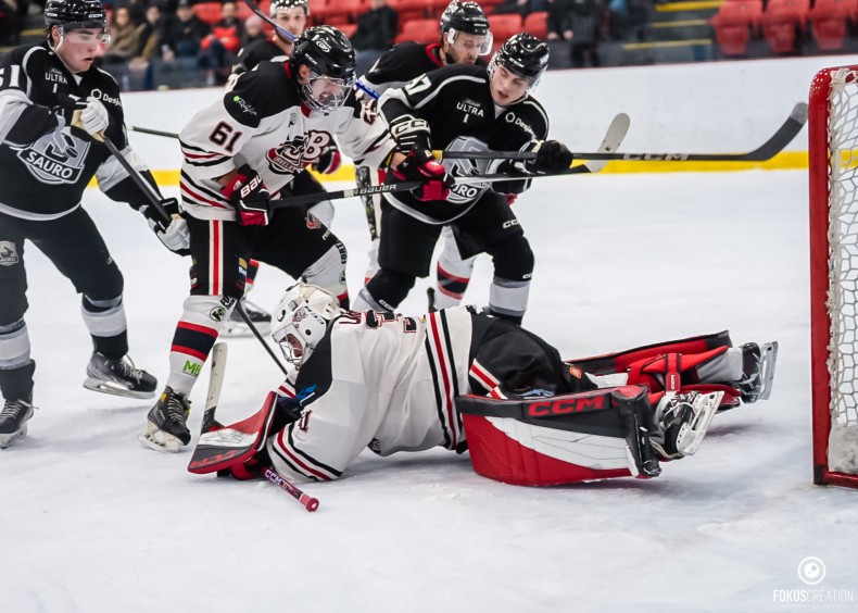 Le Sauro nivelle la série contre Daveluyville -   : Sports Hockey 