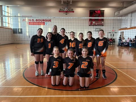 Des joueuses du primaire à l’Omnium Barons -   : Sports volley-ball 