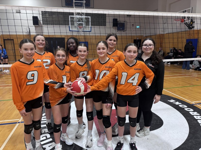 Des joueuses du primaire à l’Omnium Barons -   : Sports volley-ball 