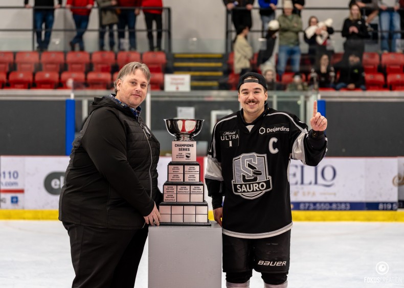 Le Sauro remporte son premier titre de la LRH - Adèle St-Jacques : Sports Hockey 