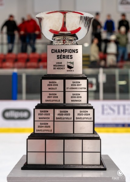 Le Sauro remporte son premier titre de la LRH - Adèle St-Jacques : Sports Hockey 