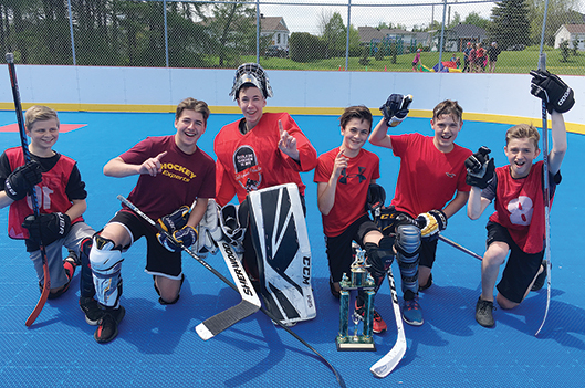 Vif succès pour le tournoi de dek hockey -   : Sports    Les Spartans de la polyvalente Montignac, gagnants de la catégorie secondaire 1 et 2.