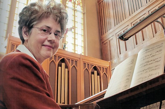 Aux claviers de l’orgue Casavant depuis 50 ans - Claudia Collard : Actualités  