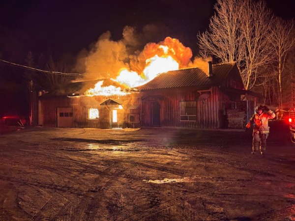 L'Érablière Lapierre de Saint-Ludger ravagée par un incendie