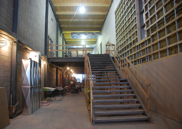 28 février 2011 L'escalier du couloir central est désormais posé.